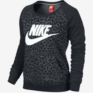 Nike Sportswear Club Fleece Leopard Crewneck Sweatshirt in a black /grey XS